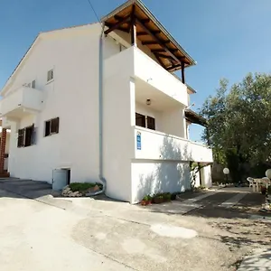 3* Gostinjska kuća Barbat 730